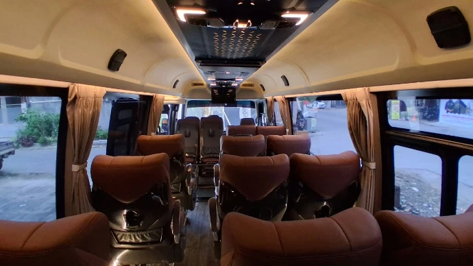 Sewa Isuzu Elf Kabin Luas